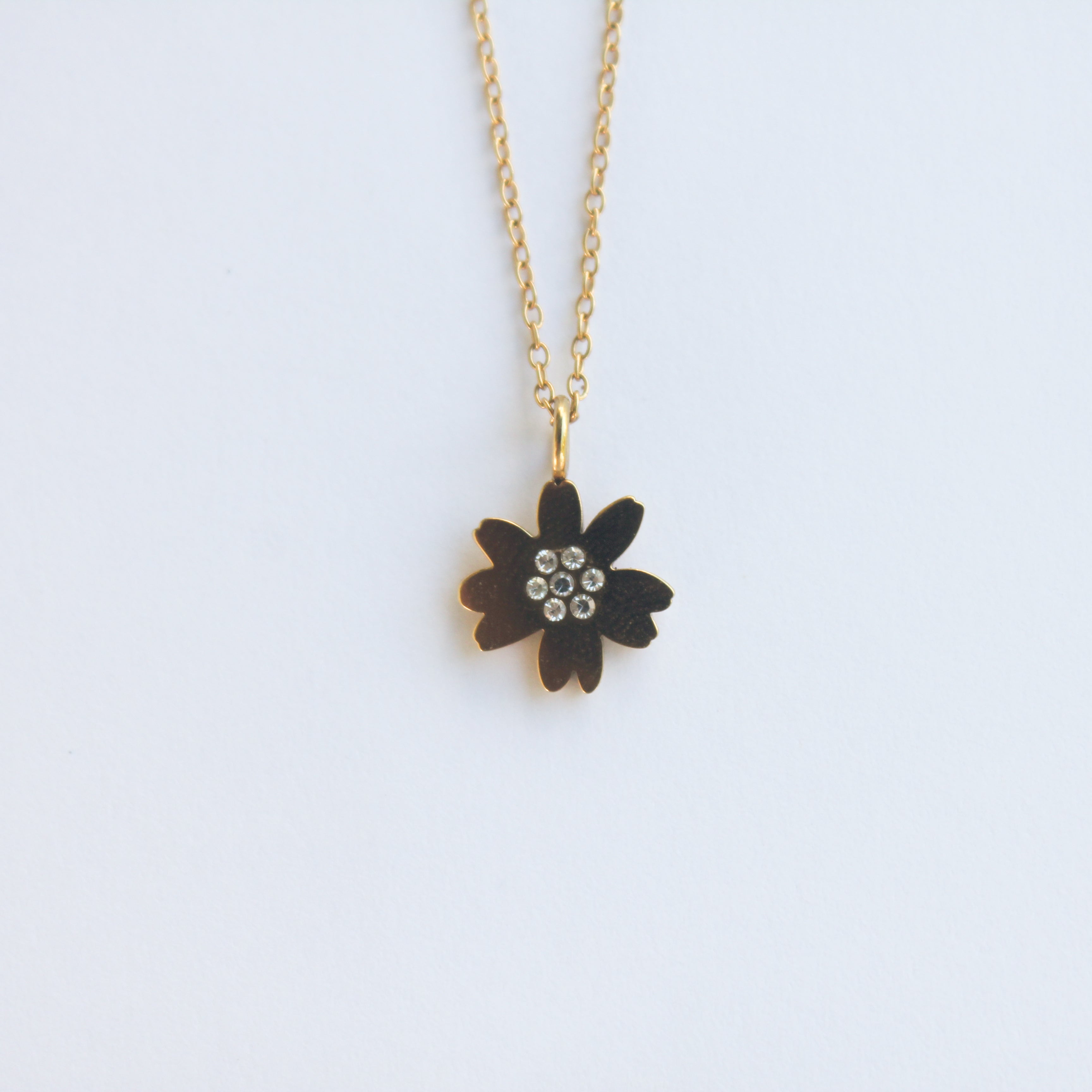 Gold necklace with a flower pendant